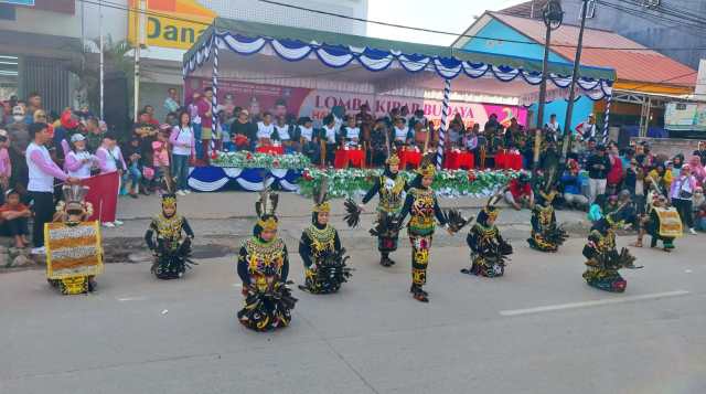Pawai Kirab Budaya dalam menyemarakkan Hari Ulang Tahun (HUT) ke-24 Kabupaten Kutai Timur (Kutim) berlangsung meriah.