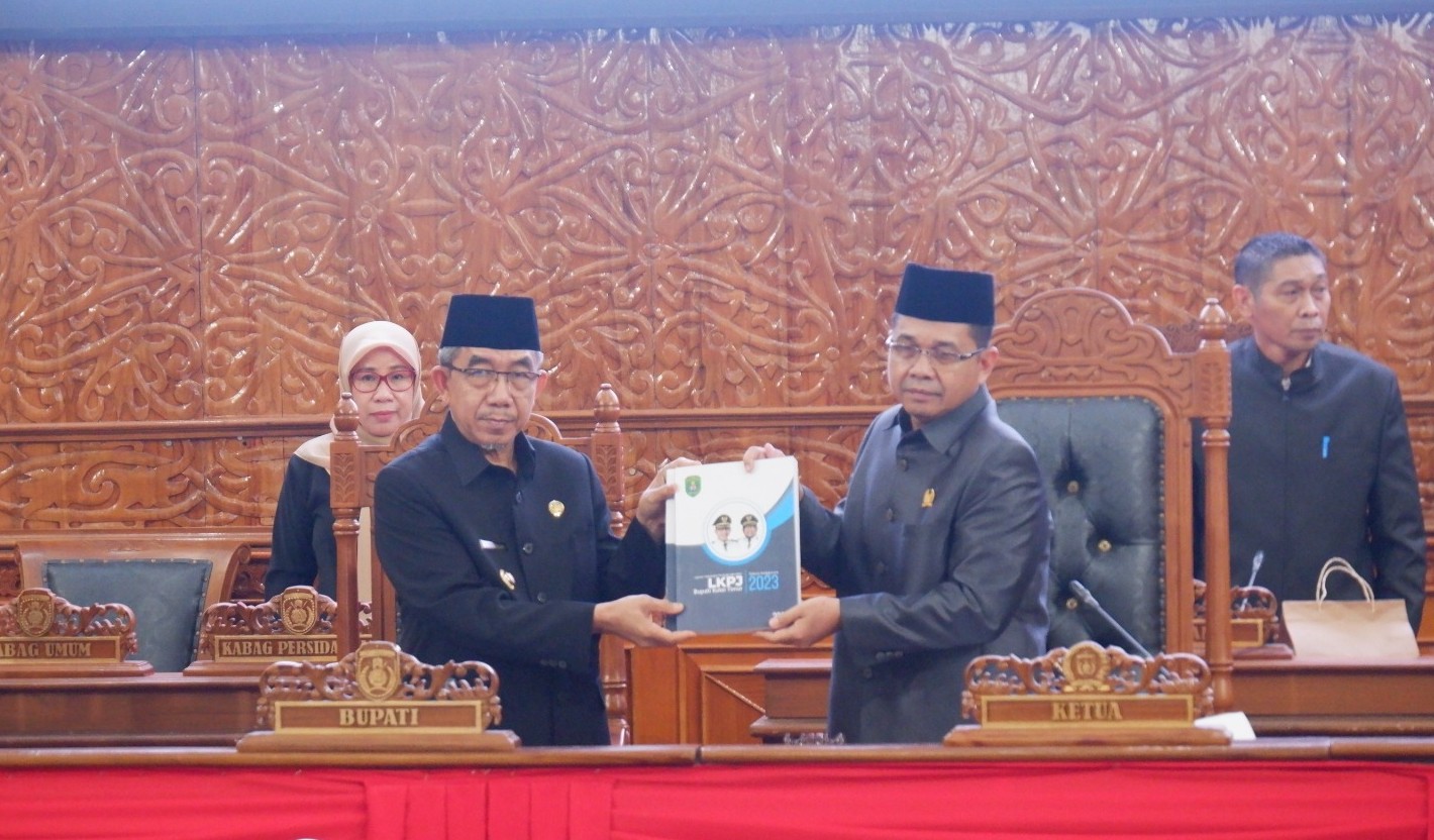 Bupati Kutim Ardiansyah Sulaiman dalam rapat paripurna DPRD Kutim (dok: indeksmedia)
