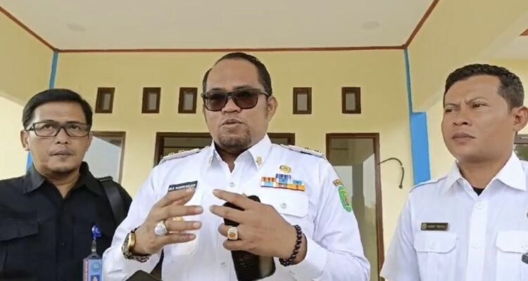 Wakil Bupati Kutai Timur Kasmidi Bulang bersama pihak BNN RI Suprayogo dan Humas BNN Provinsi Fadholi (dok: ek)