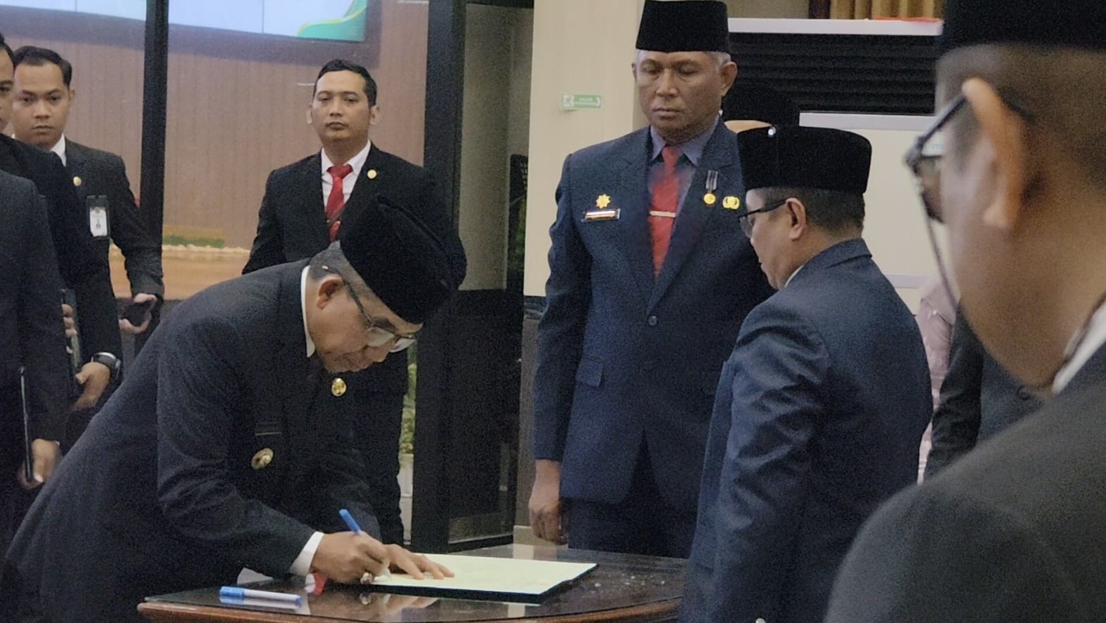 Bupati Kutim Ardiansyag Sulaiman saat melakukan pelantikan kepada 8 Pejabat tinggi pratama (dok: ek)