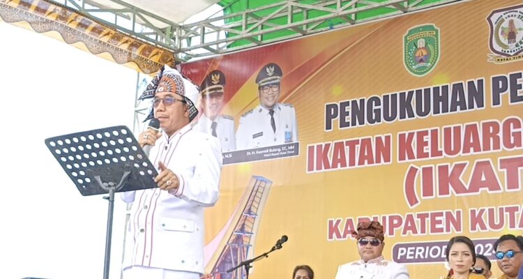 Bupati Kutai Timur Ardiansyah Sulaiman hadiri pengukuhan pengurus IKAT (dok: indeksmedia)