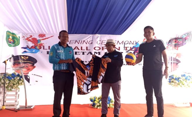 Bupati Kutim Buka Gelaran Turnamen Bola Voli Bumi Etam Cup 2024