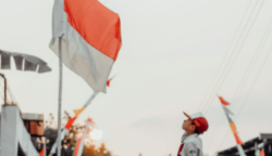 Menghormati Bendera Merah Putih